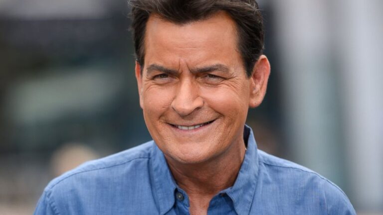 Charlie Sheen Vermögen: Vom neunstelligen Vermögen zum finanziellen Ruin