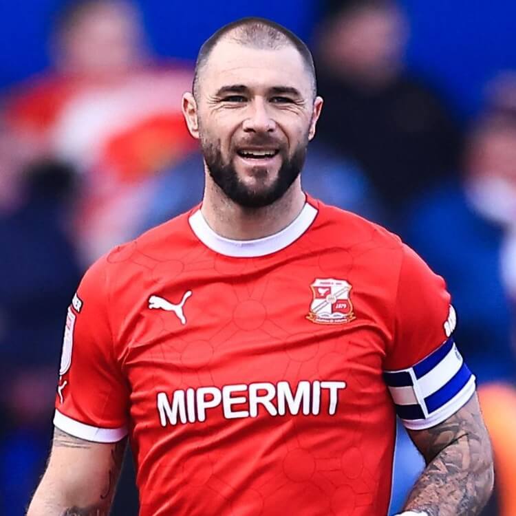 Charlie Austin Cryer: Ein Detaillierter Blick