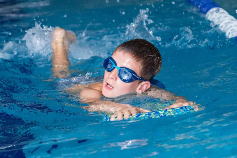 Ab wann können Kinder sicher schwimmen?